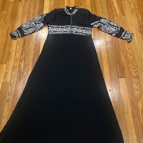 Abaya - Picture 1 of 7